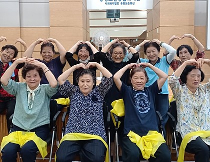 [물리치료실] 중랑 민관협치의제사업 건강취약 어르신의 만성질환 예방과 일상의 활력을 주는 “동네모임 프로그램” 11회기 진행